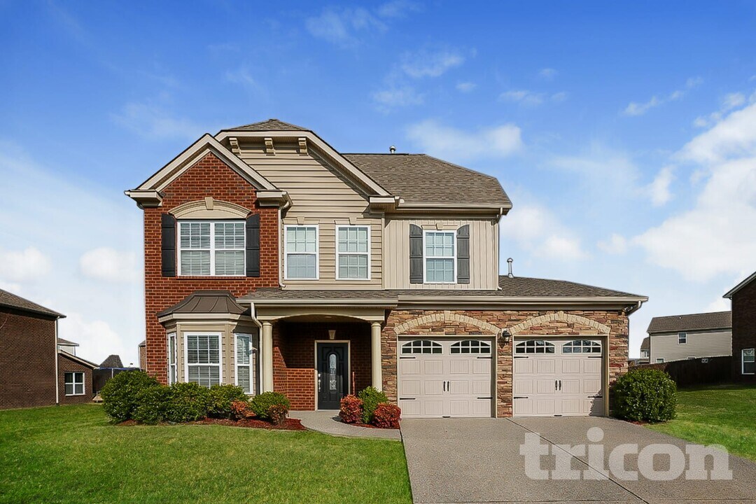 1011 Middleton Ln in Gallatin, TN - Building Photo