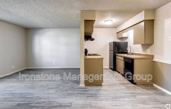 4657 S Darlington Ave in Tulsa, OK - Building Photo - Building Photo