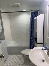 3622 37th Ave S, Unit B in Seattle, WA - Foto de edificio - Building Photo