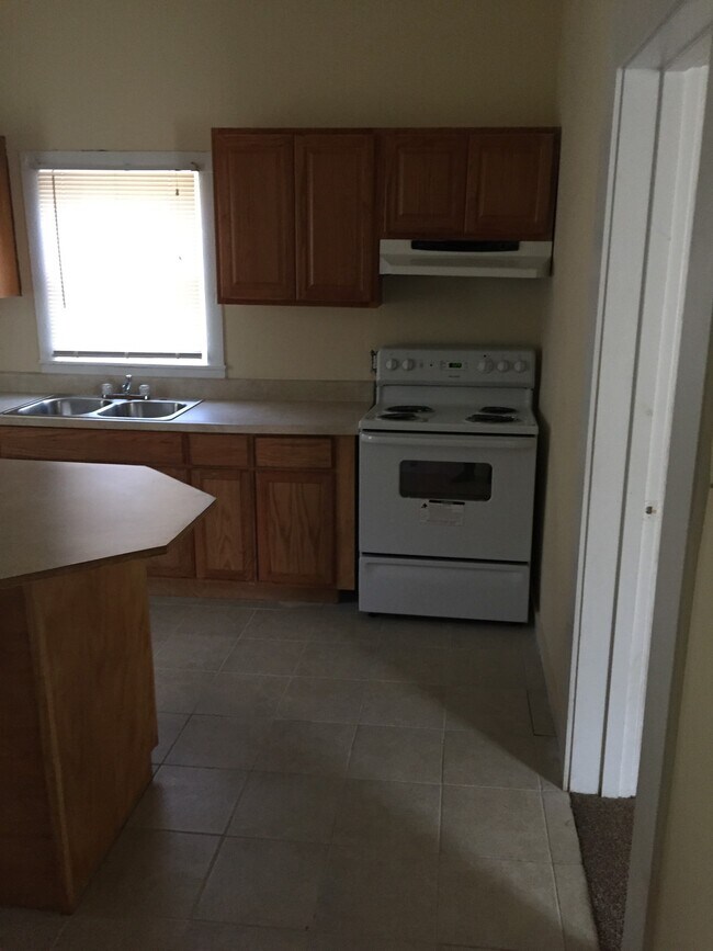 619 E Solomon St in Griffin, GA - Building Photo - Building Photo