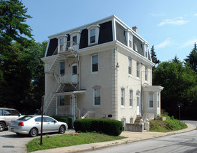 Villanova Crossing Apartments in Bryn Mawr, PA - Building Photo - Building Photo