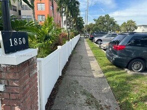 1850 NE 169th St in North Miami Beach, FL - Building Photo - Building Photo