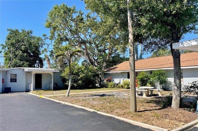 401 1st Ave NE in Largo, FL - Building Photo - Building Photo