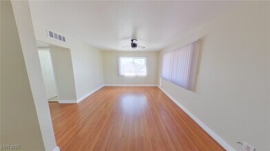 512 North Cir in Las Vegas, NV - Building Photo - Building Photo