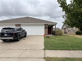 228 E Anabranch Ct in Farmington, AR - Building Photo