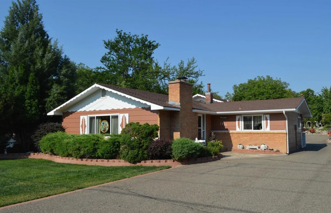 1711 N Allen Ave in Fruitland, ID - Building Photo