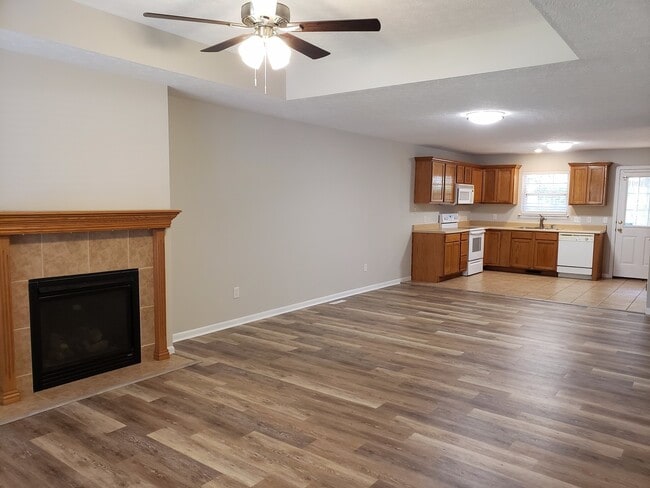 property at 2101 S Oak Grove Ave