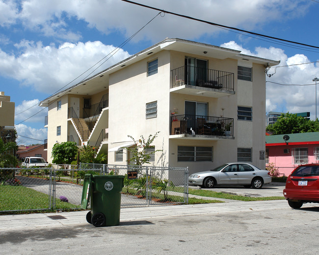 1344 NW 6th St in Miami, FL - Building Photo - Building Photo