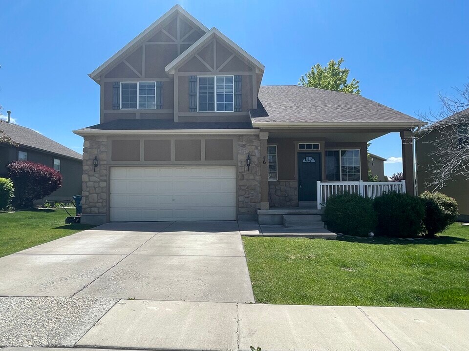 466 E Apple Grove Ln in Pleasant Grove, UT - Building Photo