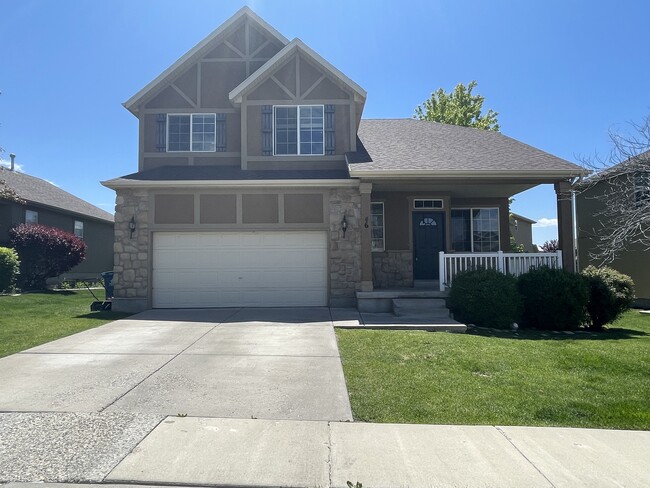 property at 466 E Apple Grove Ln