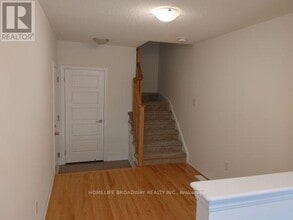 56 Delano Wy in Newmarket, ON - Building Photo - Building Photo