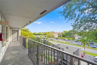 300 SW 134th Way in Pembroke Pines, FL - Building Photo - Building Photo