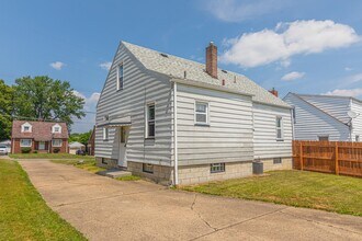 1317 E Boston Ave in Youngstown, OH - Building Photo - Building Photo