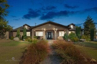 3301 Mount Vernon Ave in Bakersfield, CA - Building Photo