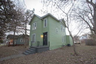 1185 SW Macvicar Ave in Topeka, KS - Foto de edificio - Building Photo