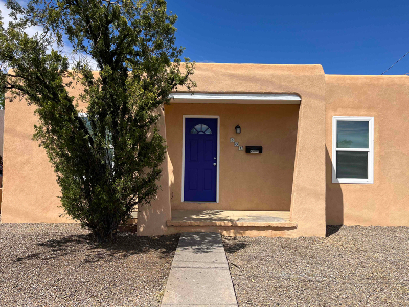 501 Candelaria Rd NW in Albuquerque, NM - Building Photo