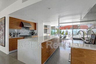 3133 N Sunnyview Dr in Palm Springs, CA - Foto de edificio - Building Photo