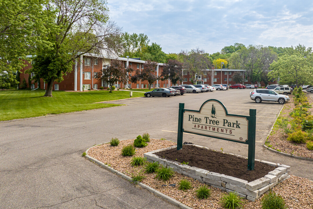 Pine Tree Park Apartments in St. Paul, MN - Foto de edificio