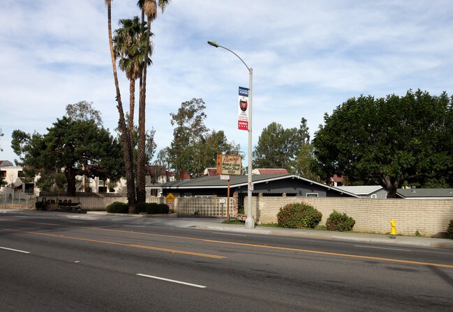 1203 W 6th St in Corona, CA - Foto de edificio - Building Photo