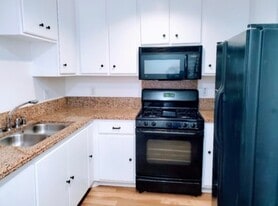 160 S Hudson Ave in Pasadena, CA - Building Photo