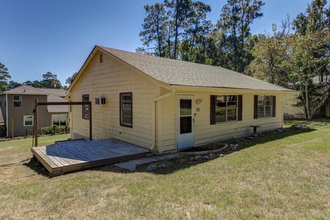 711 Cherokee Dr in Montgomery, TX - Building Photo - Building Photo