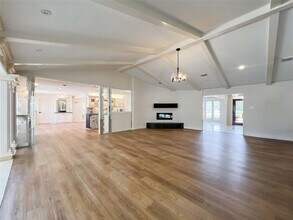 8107 S Braeswood Blvd in Houston, TX - Building Photo - Building Photo
