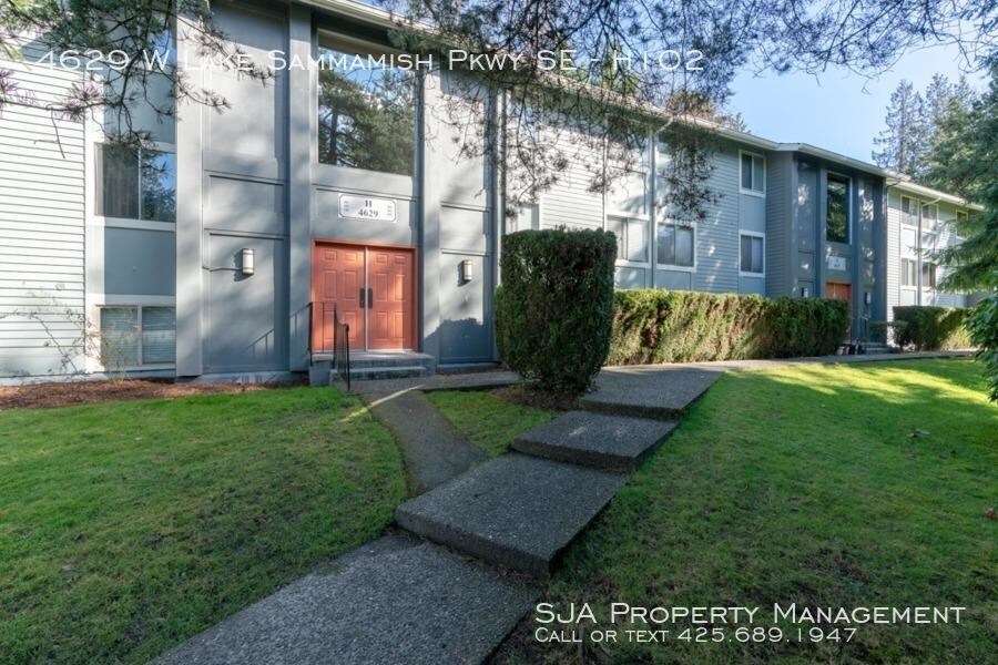 4629 W Lake Sammamish Pkwy SE in Issaquah, WA - Building Photo