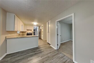 1595 Thoreau Dr in Suwanee, GA - Building Photo - Building Photo