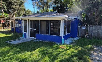5719 14th St E in Bradenton, FL - Building Photo