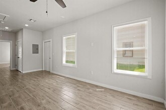 918 Dawson St-Unit -2 in San Antonio, TX - Building Photo - Building Photo