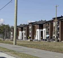 17875 de Versailles in Mirabel, QC - Building Photo
