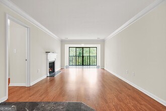 23203 Plantation Dr NE in Atlanta, GA - Building Photo - Building Photo