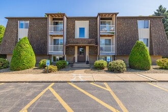Alpine Village Apartments in Erie, PA - Foto de edificio - Building Photo