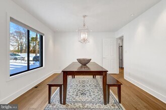 9982 Blackberry Ln in Great Falls, VA - Building Photo - Building Photo