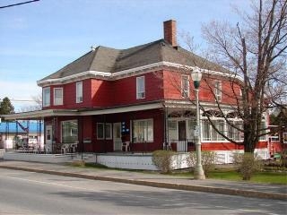 30 Main St in Van Buren, ME - Building Photo