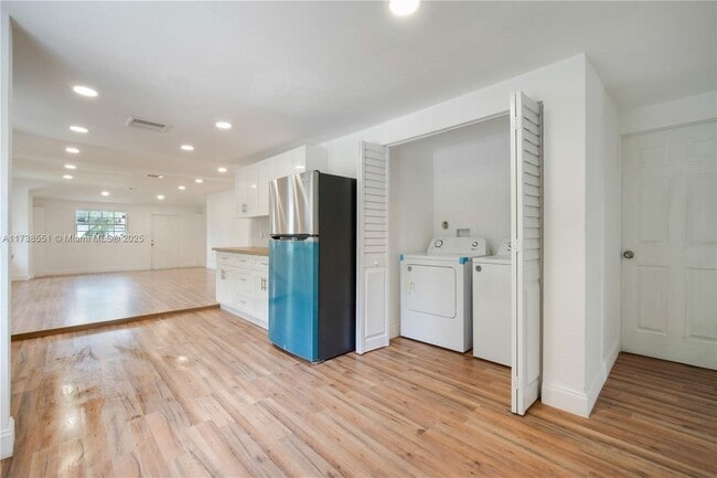 2210 Cleveland St in Hollywood, FL - Building Photo - Building Photo