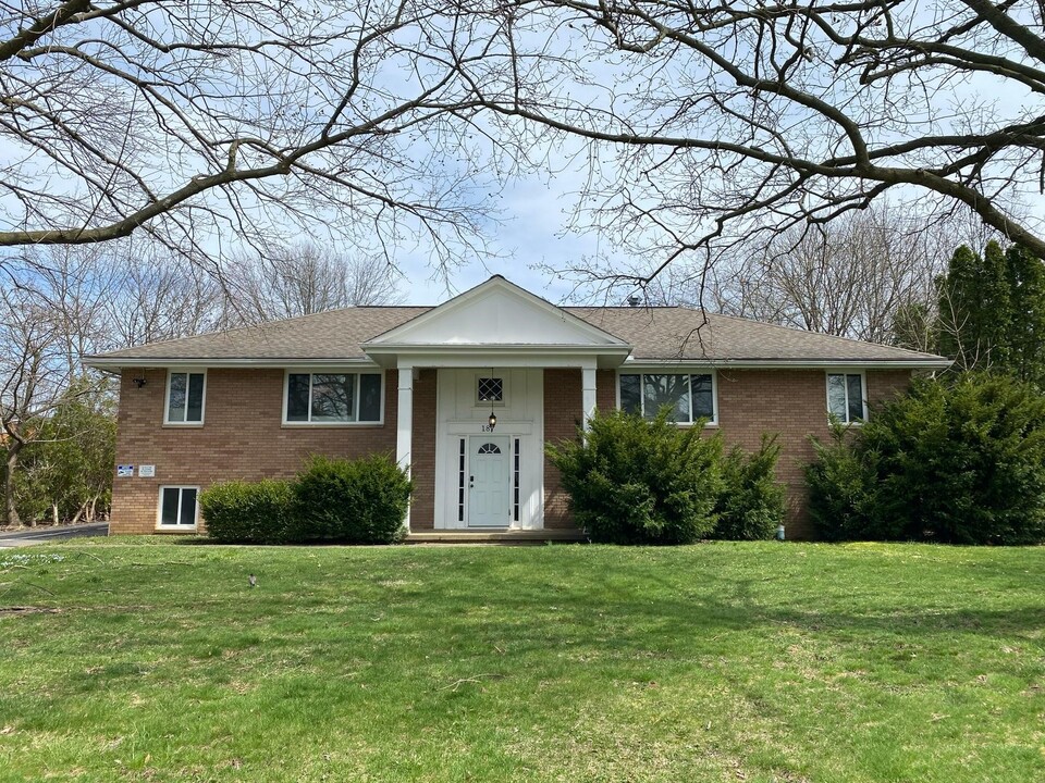 187 Buffington Rd, Unit 1 in Fairlawn, OH - Building Photo