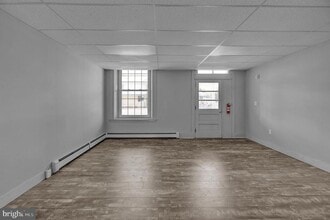 2693 W Philadelphia Ave in Oley, PA - Foto de edificio - Building Photo