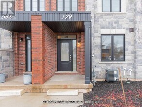 579 Wedgewood Dr in Burlington, ON - Building Photo - Building Photo