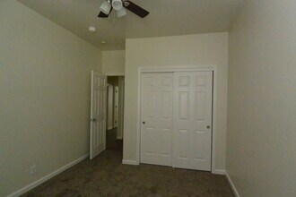 2843 S Covington Ct in Visalia, CA - Building Photo - Building Photo