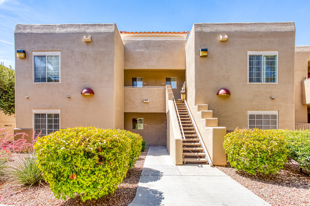 La Posada Condominium in Las Vegas, NV - Building Photo