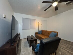 652 Vancouver Rd SE, Unit C in Rio Rancho, NM - Foto de edificio - Building Photo