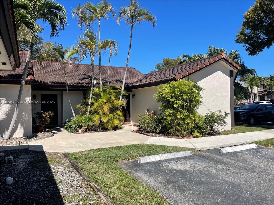 4840 SW 149th Ct in Miami, FL - Foto de edificio