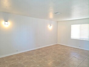 41128 13th St W in Palmdale, CA - Building Photo - Building Photo