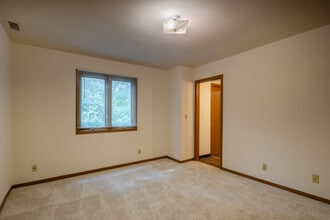 Villa Rosa Apartments in Kenosha, WI - Building Photo - Interior Photo