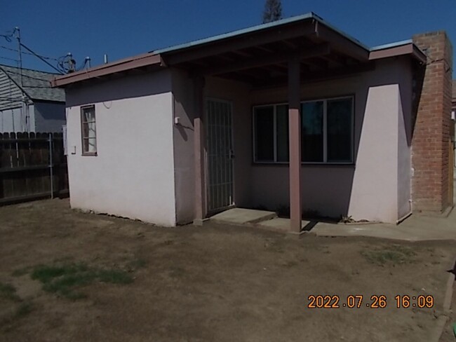 property at 1421 El Rancho Dr