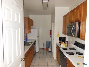1641 Kuehler Ave in New Braunfels, TX - Foto de edificio - Building Photo