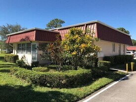 845 Salem Ln in Greenacres, FL - Building Photo