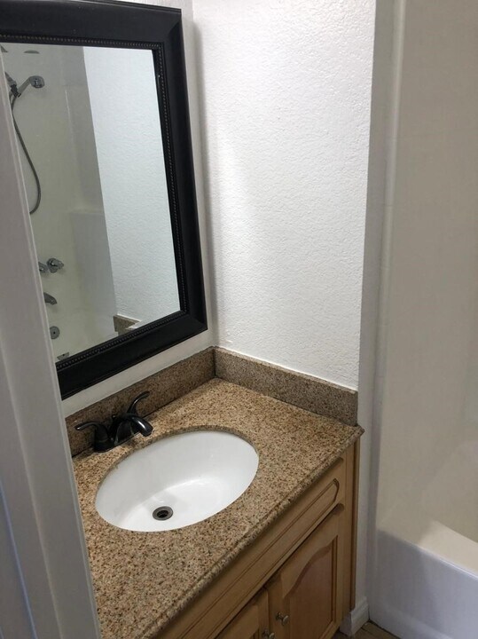 14803 Vanowen St, Unit 8 in Van Nuys, CA - Building Photo