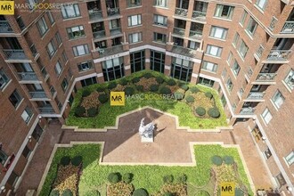 10 Rogers St, Unit PH2 in Cambridge, MA - Foto de edificio - Building Photo